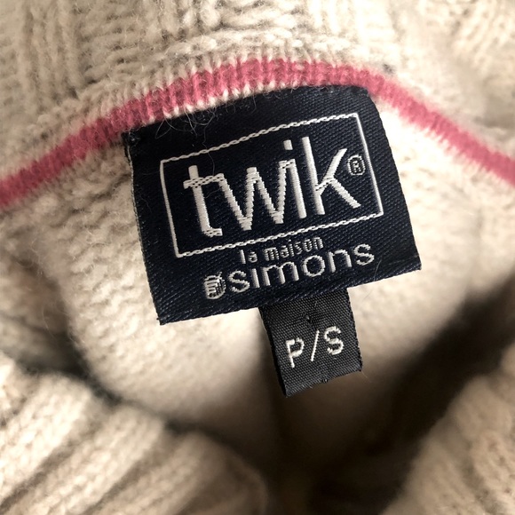 100% lamb wool pullover. Excellent condition. Size S, cream colour. - Picture 7 of 7